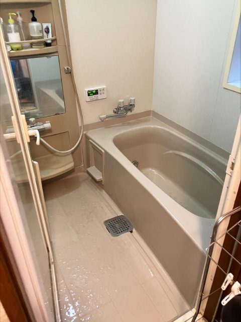 一目惚れの石目調パネルで心が落ち着くバスルーム施工後イメージ１